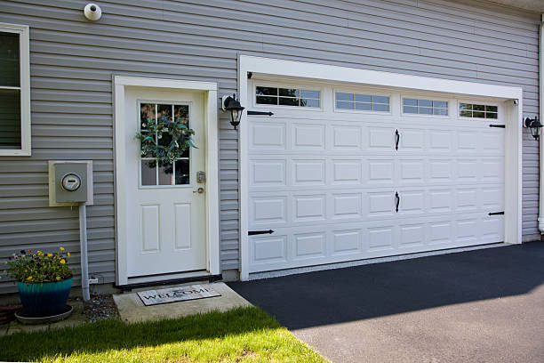 24/7 Emergency Garage Door Panel Replacement experts in Waverly, MI